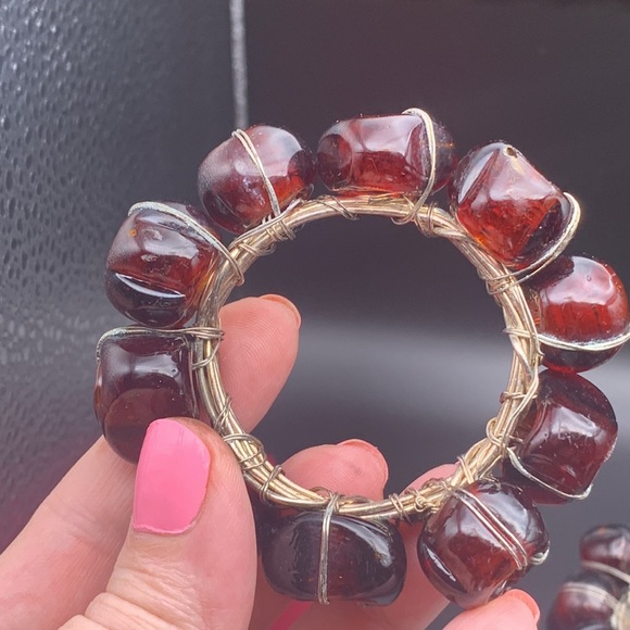 8 Set of Amber Glass Bead Napkin Rings on Silver Wire. - Picture 4 of 7